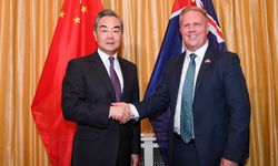Wang Yi Yeni Zelanda Ticaret Bakanı Todd McClay ile görüştü