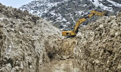 Van'da çığ düştü, ulaşım durdu