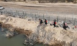 Texas'ta düzensiz göçmenleri gözaltına alma yetkisi onaylandı