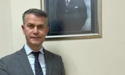 Kendini yerlere atan meclis üyesi istifa etti