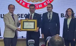 Ekrem İmamoğlu mazbatasını aldı