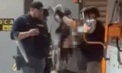 ABD'de polisten Filistin destekçisi kadına başörtü müdahalesi