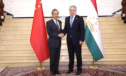 Wang Yi Tacikistanlı mevkidaşı Muhriddin ile görüştü