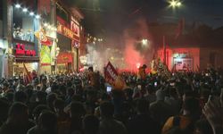 Galatasaray taraftarları şampiyonluğu kutluyor