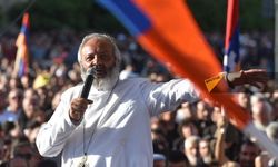 Ermenistan'da hükümet ile Kilise arasındaki gerilim sürüyor