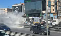 Küçükçekmece'de metrobüs yangını