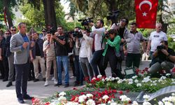 CHP Genel Başkanı Özel, Zübeyde Hanım'ın anıt mezarını ziyaret etti