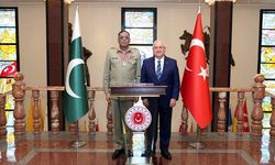 Bakan Güler, Pakistan Genelkurmay Başkanı Mirza ile görüştü