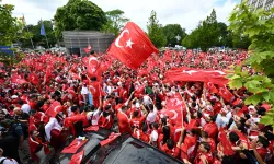 Türkiye - Portekiz maçı öncesinde Dortmund sokakları kırmızı beyaz