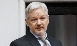 Casusluk suçunu kabul eden WikiLeaks kurucusu Assange ülkesine döndü