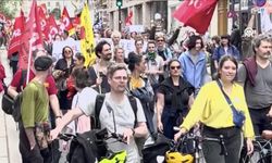 Fransa'da halk, ülkede aşırı sağın yükselişini protesto etti