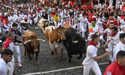 San Fermin Festivali başladı: Boğalar İspanya sokaklarında