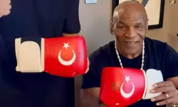 Mike Tyson'dan A Milli Takım'a destek: İmzalı boks eldiveni gönderdi