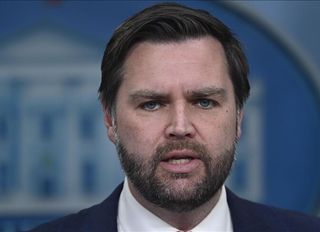 Vance, Pentagon’un İran brifinglerini defalarca sorguluyor