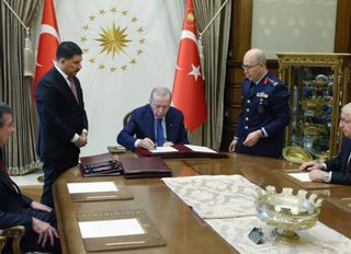 Cumhurbaşkanı Erdoğan imzaladı: YAŞ kararı Resmi Gazete'de!