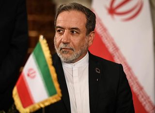 Erakçi: İran'ın atom bombası boyun eğmeyi reddetmesidir