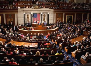 Trump’ın İran yetkilerini kısıtlayan tasarı 1 oy farkla reddedildi