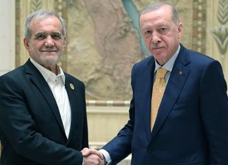 Erdoğan ile Pezeşkiyan görüştü: İran füze atışlarını reddetti