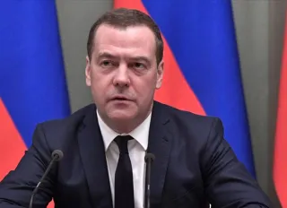 Medvedev: "Trump çılgın politikasını sürdürürse 3. Dünya Savaşı başlayacak"