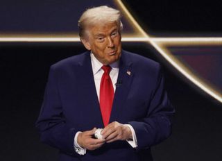 Kahramanlık hikayesi arıyordu: Trump çareyi 2025 yılında buldu!