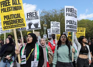 ABD tarzı fikir özgürlüğü: İsrail'i eleştirenlerin yeşil kartları iptal ediliyor!