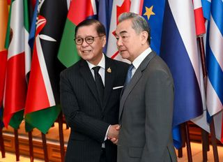 Çin ve Tayland dışişleri bakanları bir araya geldi