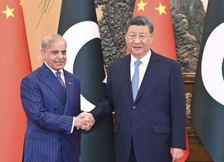 Xi Jinping, Pakistan Başbakanı Şerif'i kabul etti