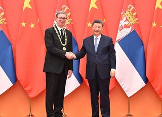 Xi'den Sırbistan Cumhurbaşkanı Vucic’e Dostluk Madalyası