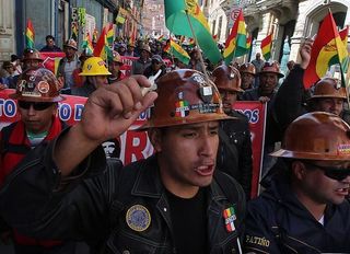 Bolivya’da kriz derinleşiyor: Halk sokakta, ABD Paz’ın yanında