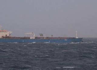 Akdeniz'de gerilim: Fransa Rusya tankerine el koydu