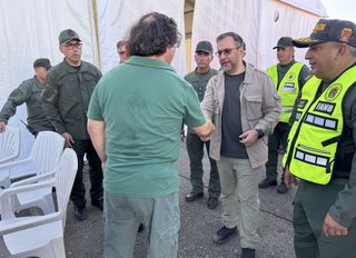 Venezuelalı bakanlardan Türk kurtarma ekibine teşekkür ziyareti
