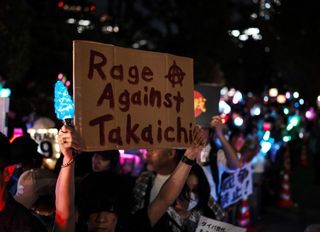 Pasifist anayasadan silah ihracatına: Tokyo'da protesto rüzgarı