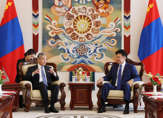Moğolistan Cumhurbaşkanı Khurelsukh Wang Yi’yi kabul etti