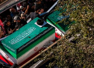 İran'da bir dönem sona erdi: Hamaney Meşhed'de toprağa verildi