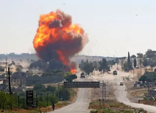 Suriye’de güvenlik güçlerini taşıyan otobüse bombalı saldırı: Çok sayıda yaralı