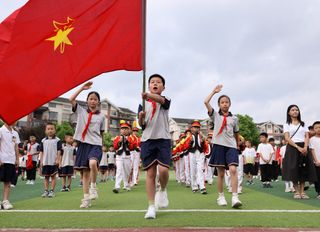 Xi Jinping: “Sosyalist davayı ileri taşıyacak gençler yetiştirilmeli”