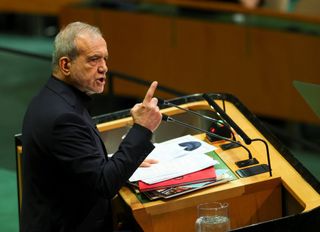 Pezeşkiyan: Çocuklarımızı ABD öldürdü, İran yıkılmayacak
