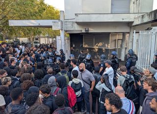 İran’dan Fransa’ya diplomatik misilleme: Göstericilere saygı gösterin