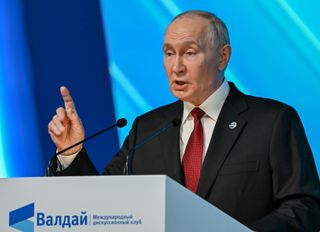 Putin: Saldırı olursa tüm silahlarımızı kullanmamız gündeme gelir!
