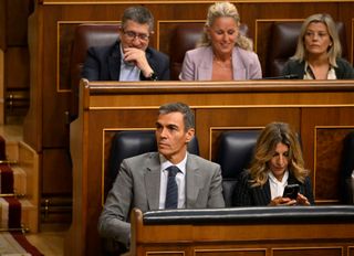 İspanya Meclisi, hükümetin konut krizi kararnamelerini reddetti