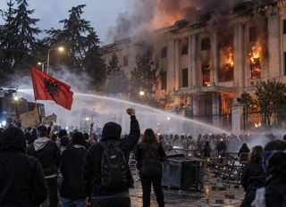 Eğitim, yoksulluk, yolsuzluk... Arnavutluk'ta da öğrenciler sokakta