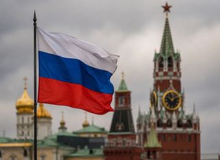 Rusya, Ukrayna'da askeri malzeme taşıyan gemiyi vurdu