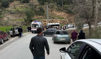 Öğrenci servisiyle kamyonet çarpıştı: 20 öğrenci yaralandı