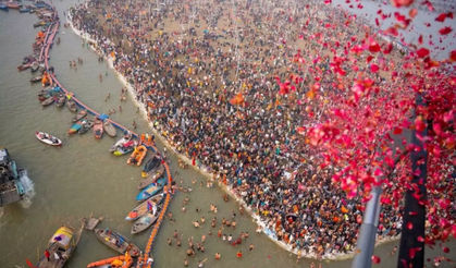 Hindistan'daki Maha Kumbh Mela festivalinde 500 milyonu aşkın kişi nehirlerde yıkandı