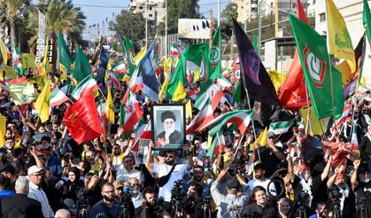 Lübnan'da İran'a destek gösterisi