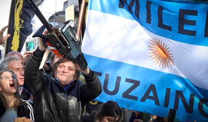 Milei'nin testeresi Arjantin'i buduyor
