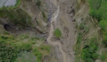 Endonezya’da dev obruk: “Kırmızı alan” ilan edildi