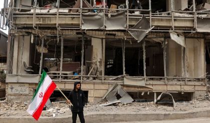 İran Kızılayı: 115 binden fazla sivil hedef hasar gördü