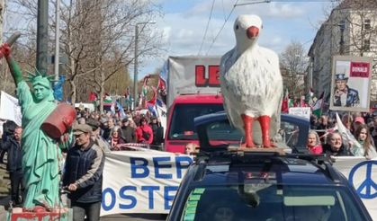 "Geleceğimizi savaşlara teslim etmeyeceğiz"