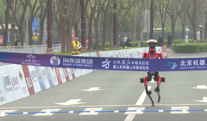 İnsansı robotlar yarı maratonda insanı geçti
